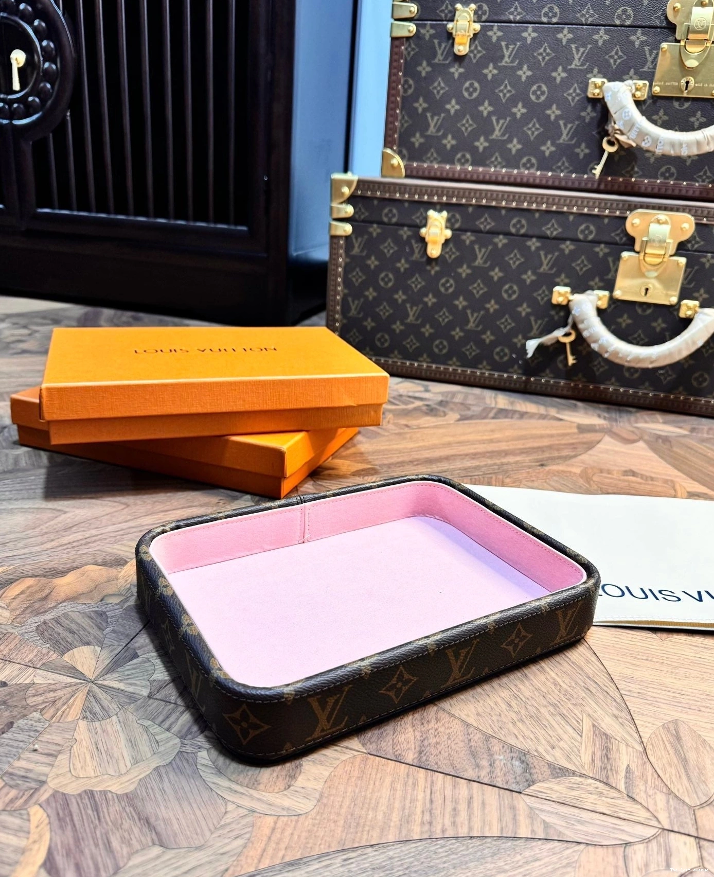 CUSTOM TRAY VALET LV 0804